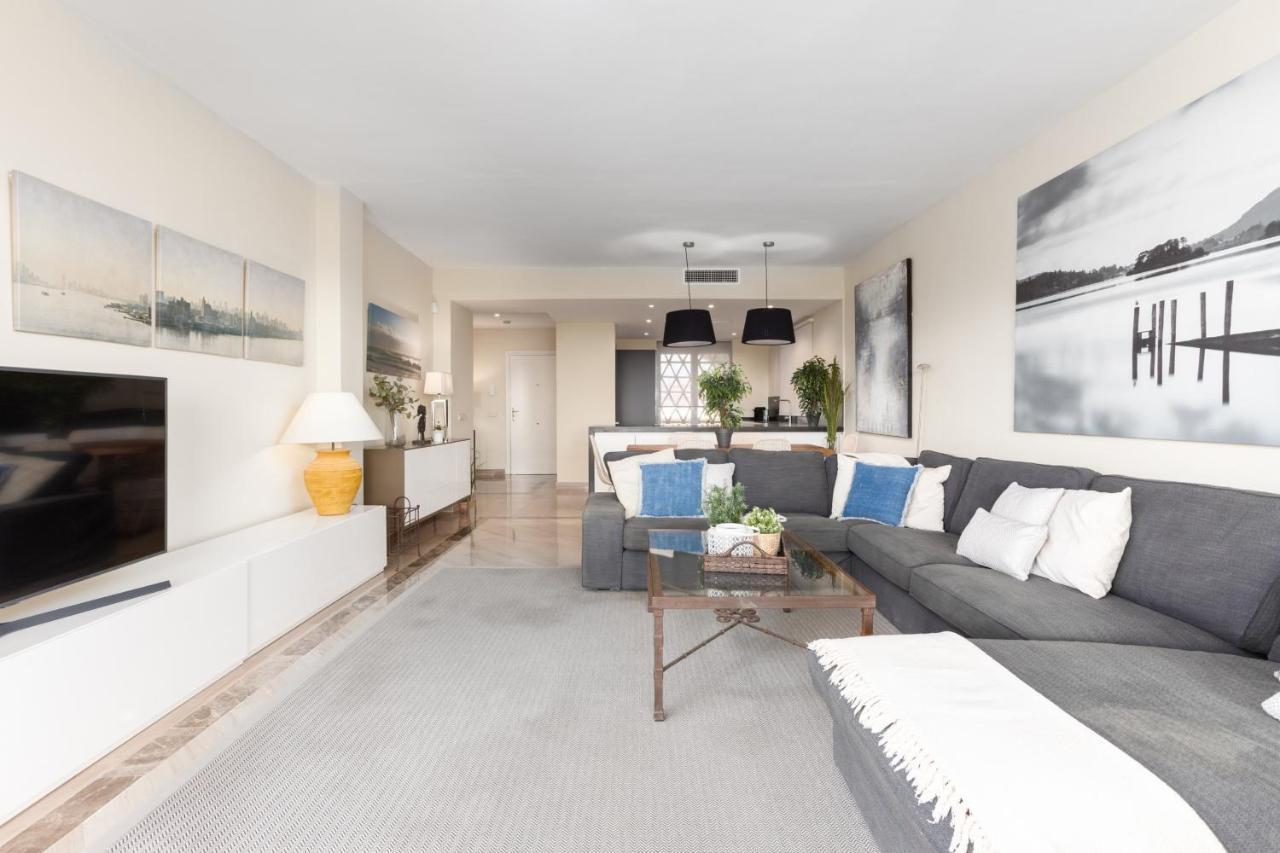 Homeforguest Front Line Beach Apartment In Hacienda Playa マルベーリャ エクステリア 写真