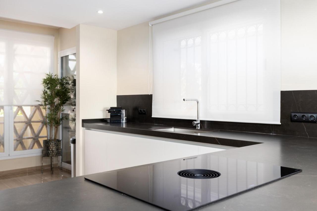 Homeforguest Front Line Beach Apartment In Hacienda Playa マルベーリャ エクステリア 写真
