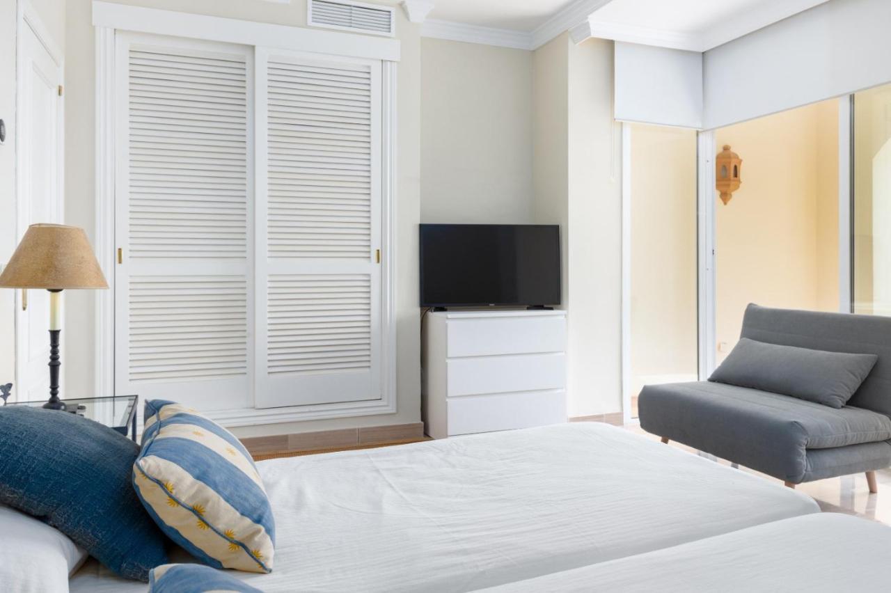 Homeforguest Front Line Beach Apartment In Hacienda Playa マルベーリャ エクステリア 写真