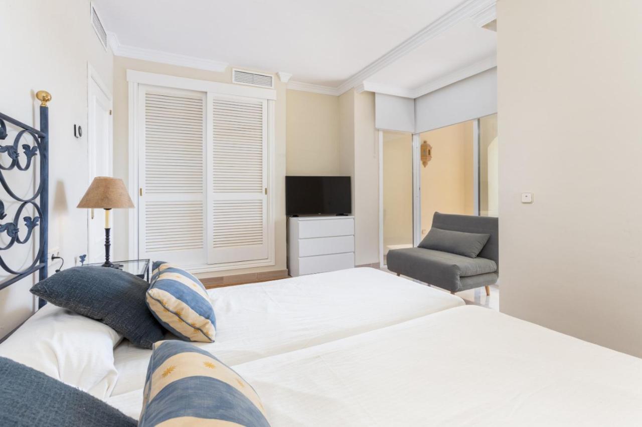Homeforguest Front Line Beach Apartment In Hacienda Playa マルベーリャ エクステリア 写真