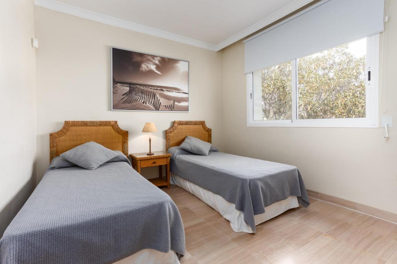 Homeforguest Front Line Beach Apartment In Hacienda Playa マルベーリャ エクステリア 写真