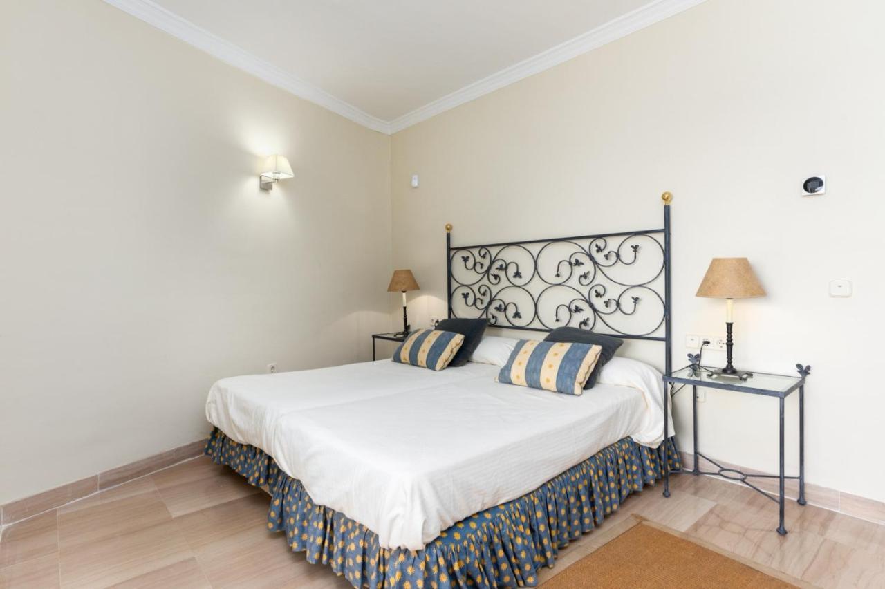 Homeforguest Front Line Beach Apartment In Hacienda Playa マルベーリャ エクステリア 写真